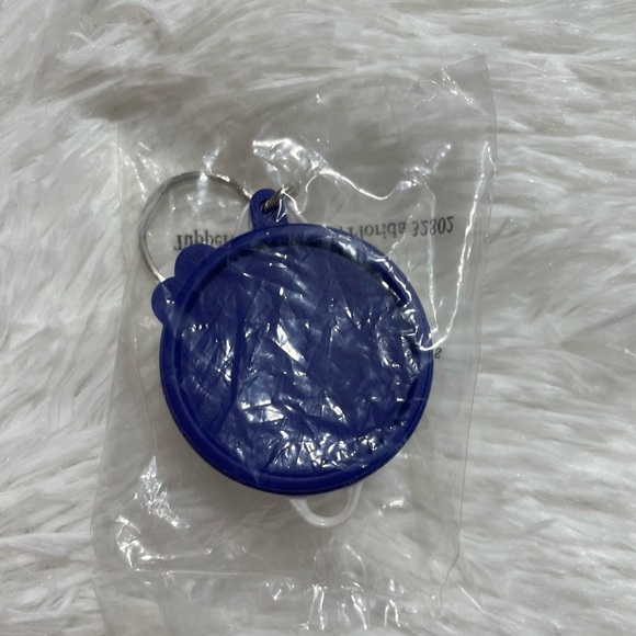 NEW Tupperware Miniature Thatsa Mega Bowl Keychain Blue White Lid Mini Retro NIP - Picture 2 of 4
